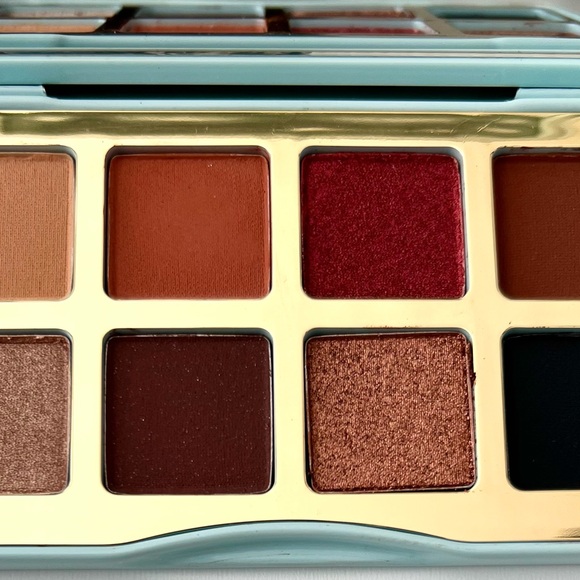 Too Faced Limited Edition Secret Santa Eyeshadow Palette - Picture 8 of 9